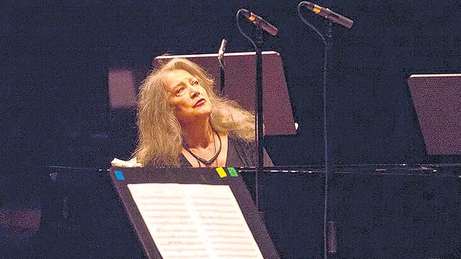 El concierto tuvo su gran destello al comienzo, con Argerich sola ante el piano.