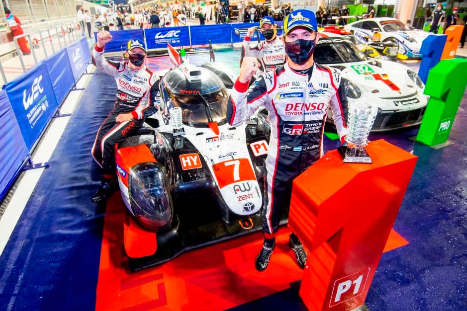 Pechito López, posa junto a sus compañeros del equipo Toyota.