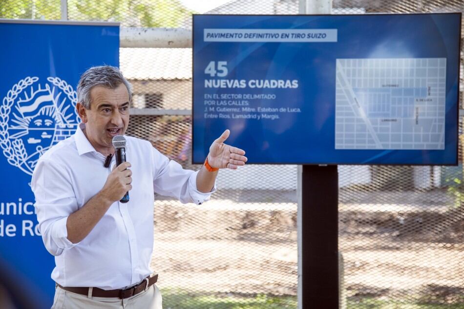 Javkin en la presentación de los trabajos