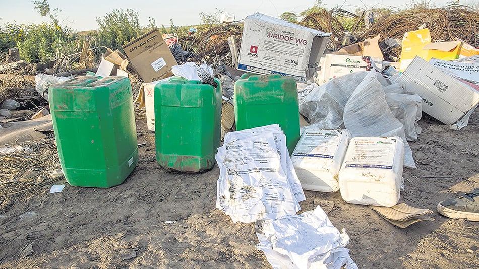 En la página de la Asamblea de Vecinos Autoconvocados aparecen imágenes de los agrotóxicos utilizados.