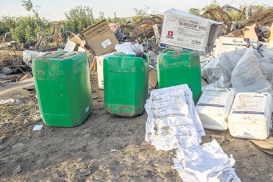 En la página de la Asamblea de Vecinos Autoconvocados aparecen imágenes de los agrotóxicos utilizados.