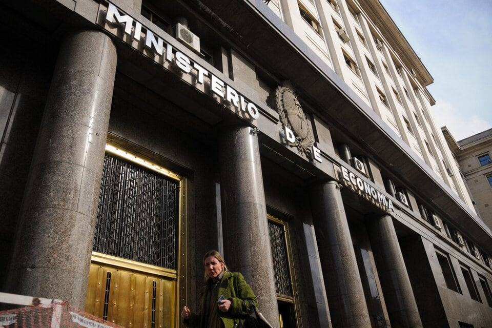 La obsesión de los libertarios por el déficit fiscal está a contramano de lo que sucede en el mundo.