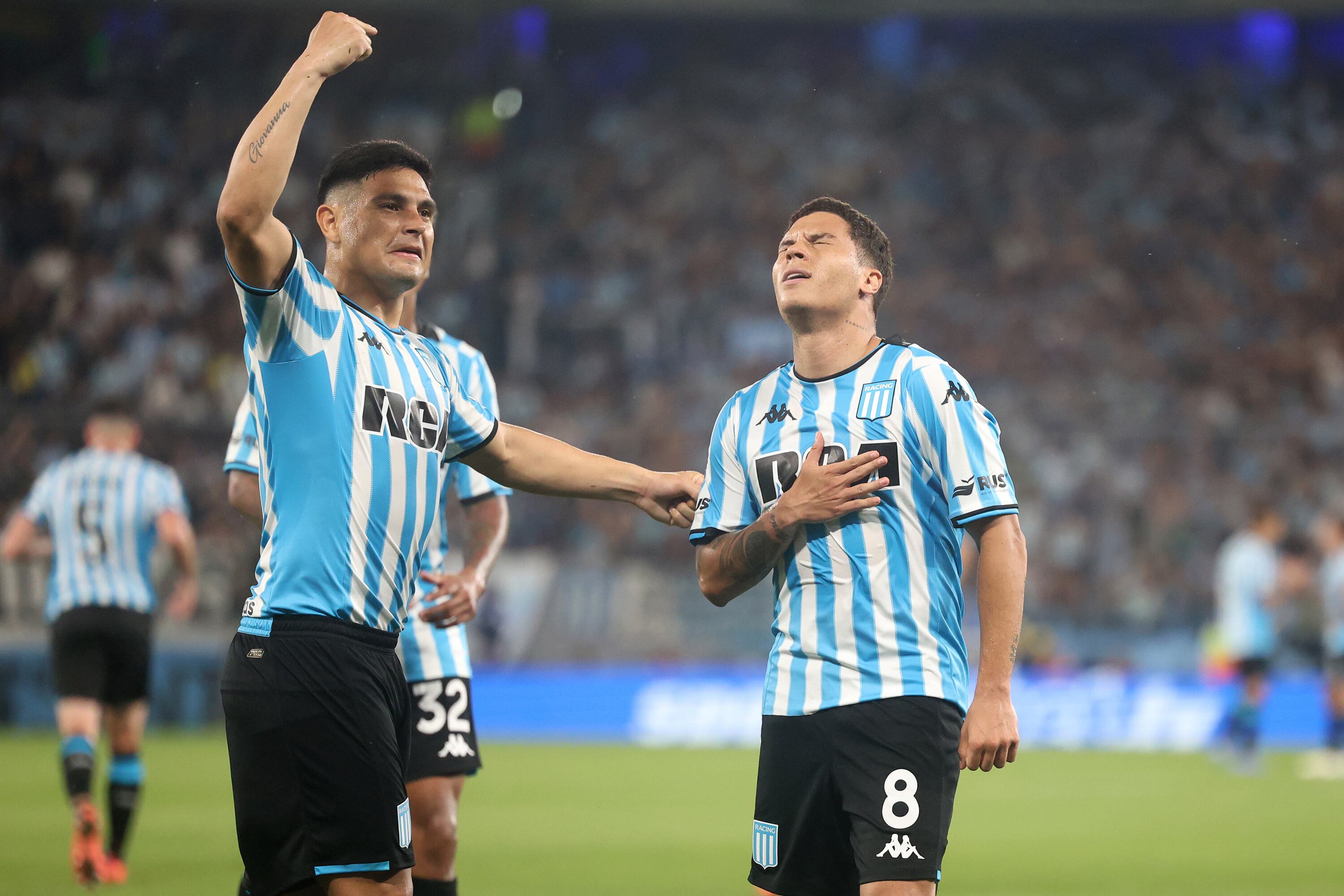 Festejan Salas y Quintero, dos que jugaron un partidazo