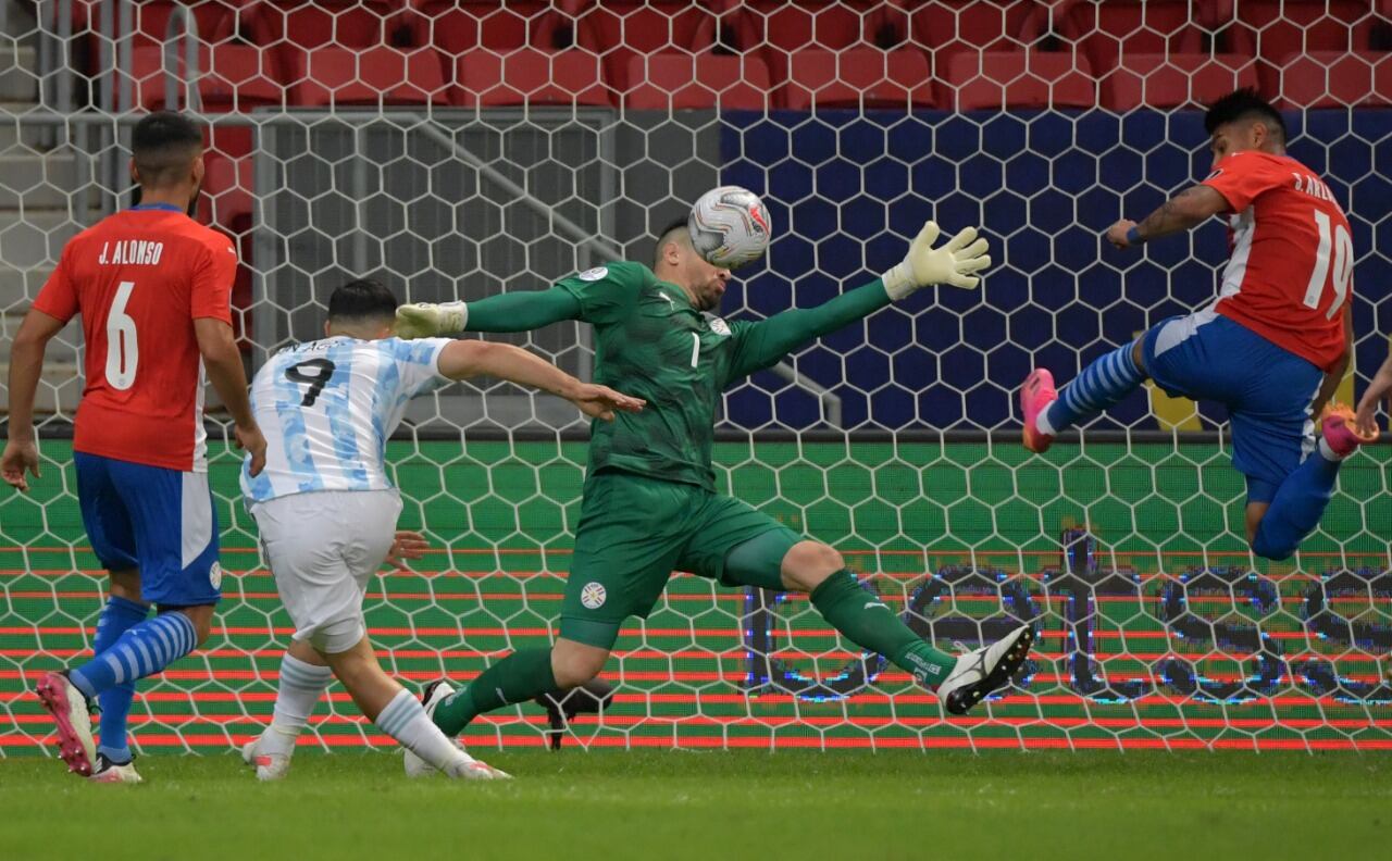 Agüero tuvo una ocasión inmejorable cuanto todo estaba igualado, pero no se le dio