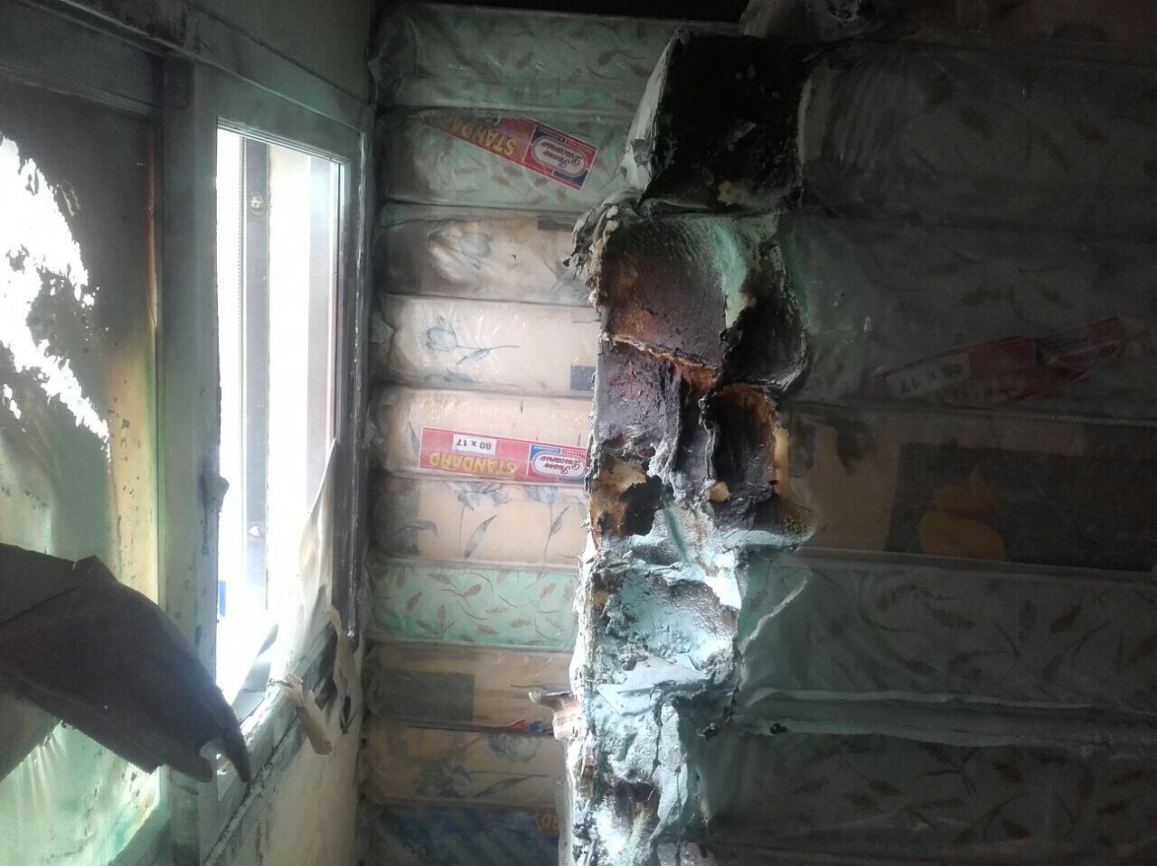 En el depósito de la Tupac Amaru en Alto Comedero había 400 colchones.