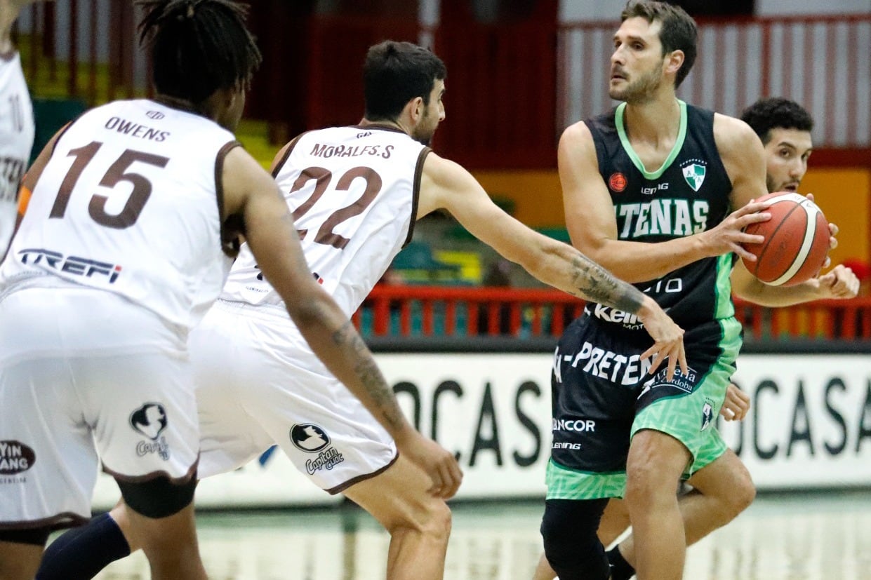 Omar Cantón, el jugador más experimentado de Atenas, que busca la salvación