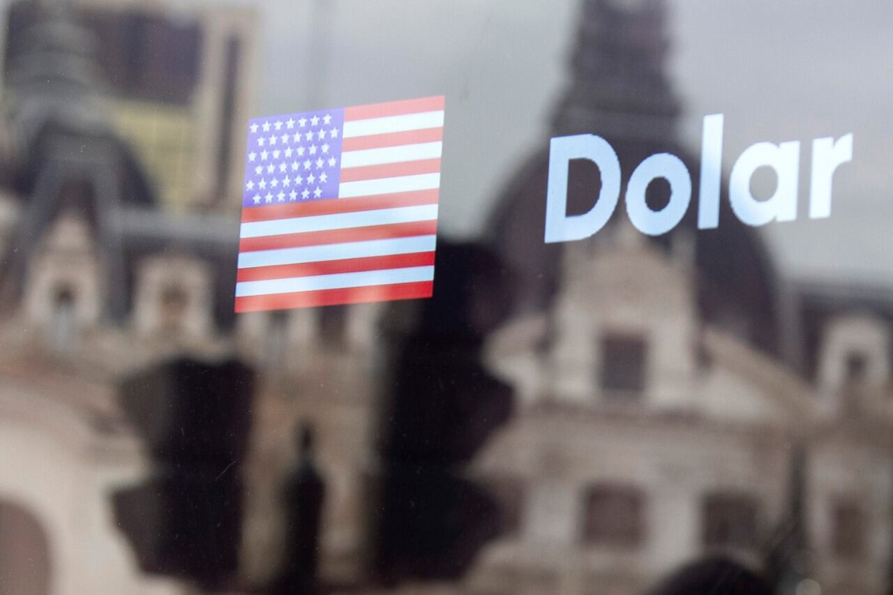 El dólar comercial terminó la jornada en 71,15 pesos y marcó un alza de 23 centavos.