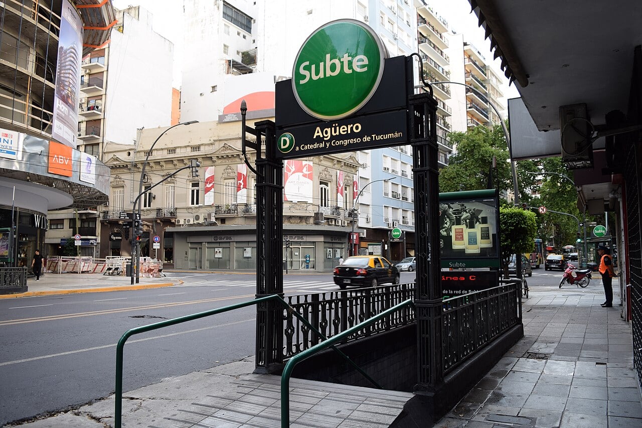 La estación Agüero, ubicada sobre la avenida Santa Fe.