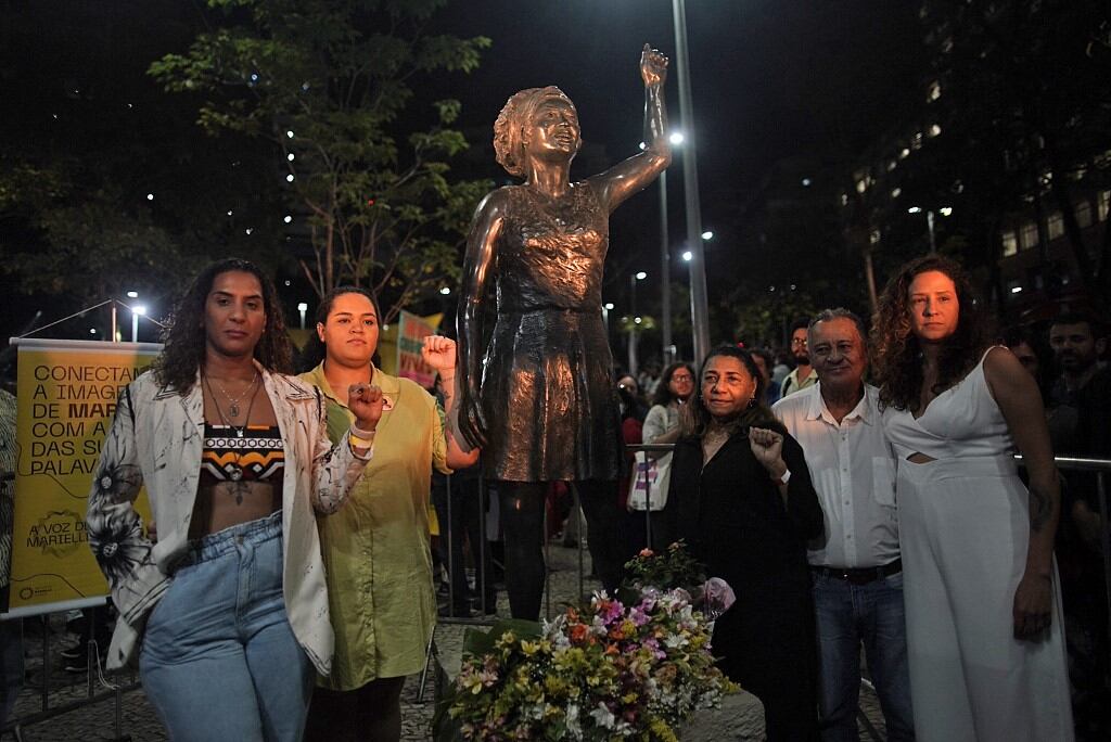 La Alcaldía de Río de Janeiro puso a disposición guardias municipales para supervisar la pieza de bronce hasta el momento de su inauguración. Foto: AFP.
