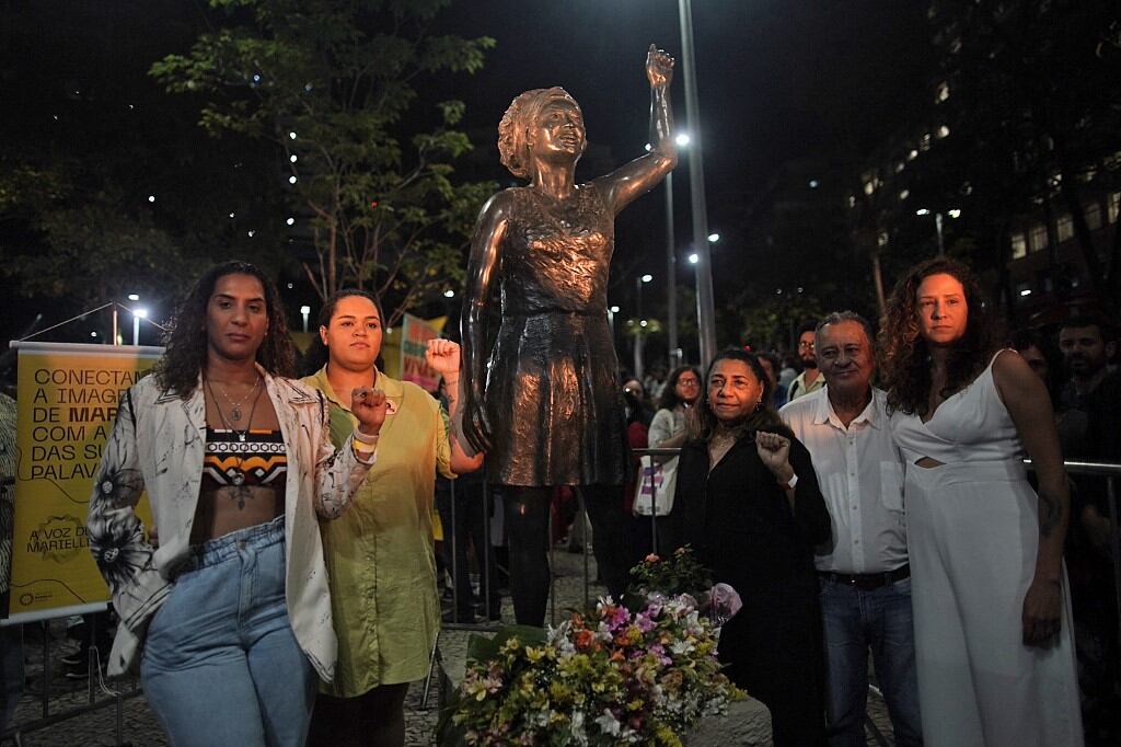 La Alcaldía de Río de Janeiro puso a disposición guardias municipales para supervisar la pieza de bronce hasta el momento de su inauguración. Foto: AFP.