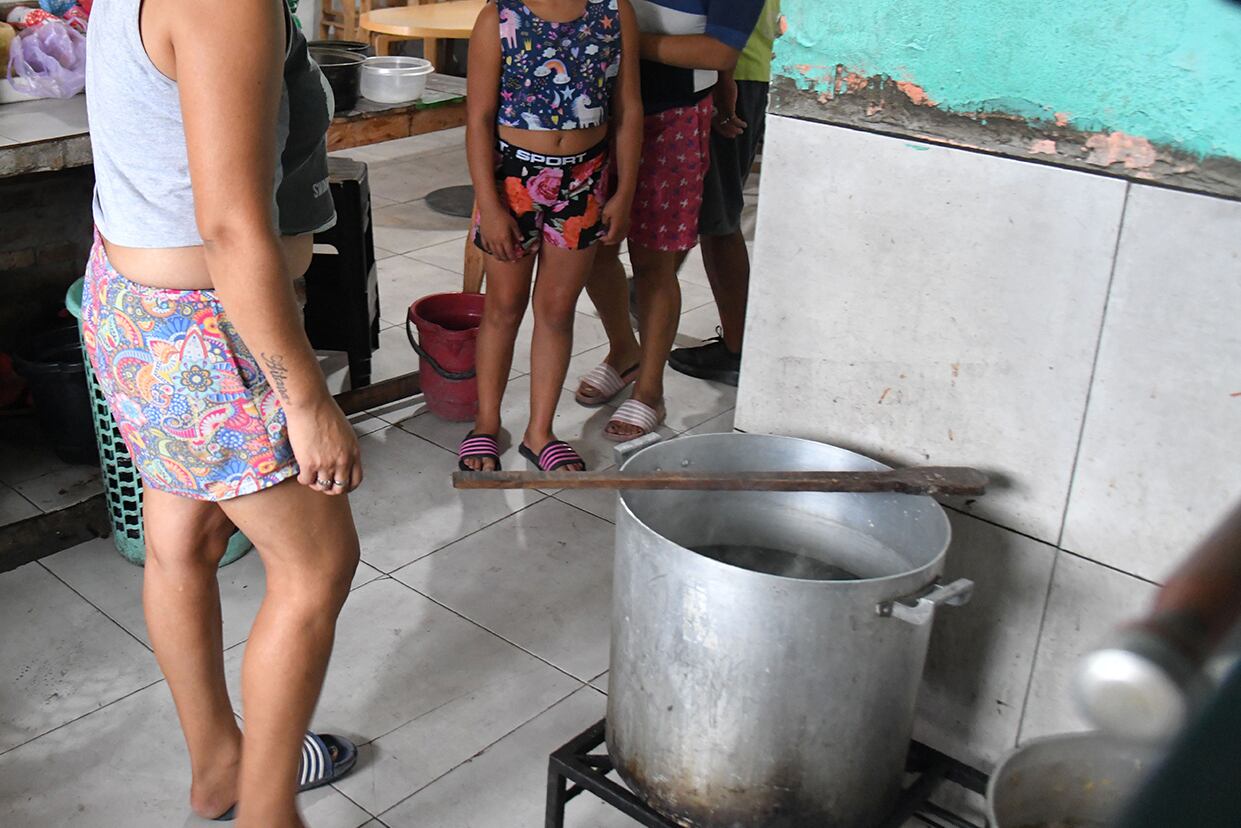 El gobierno generó tres millones de nuevos indigentes, pero igualmente recortó la asistencia alimentaria