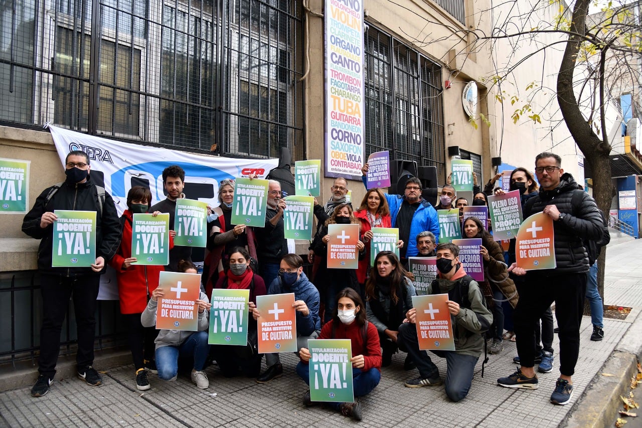 El pedido frente al Conservatorio Manuel de Falla: docentes titularizados para poder seguir enseñando. 