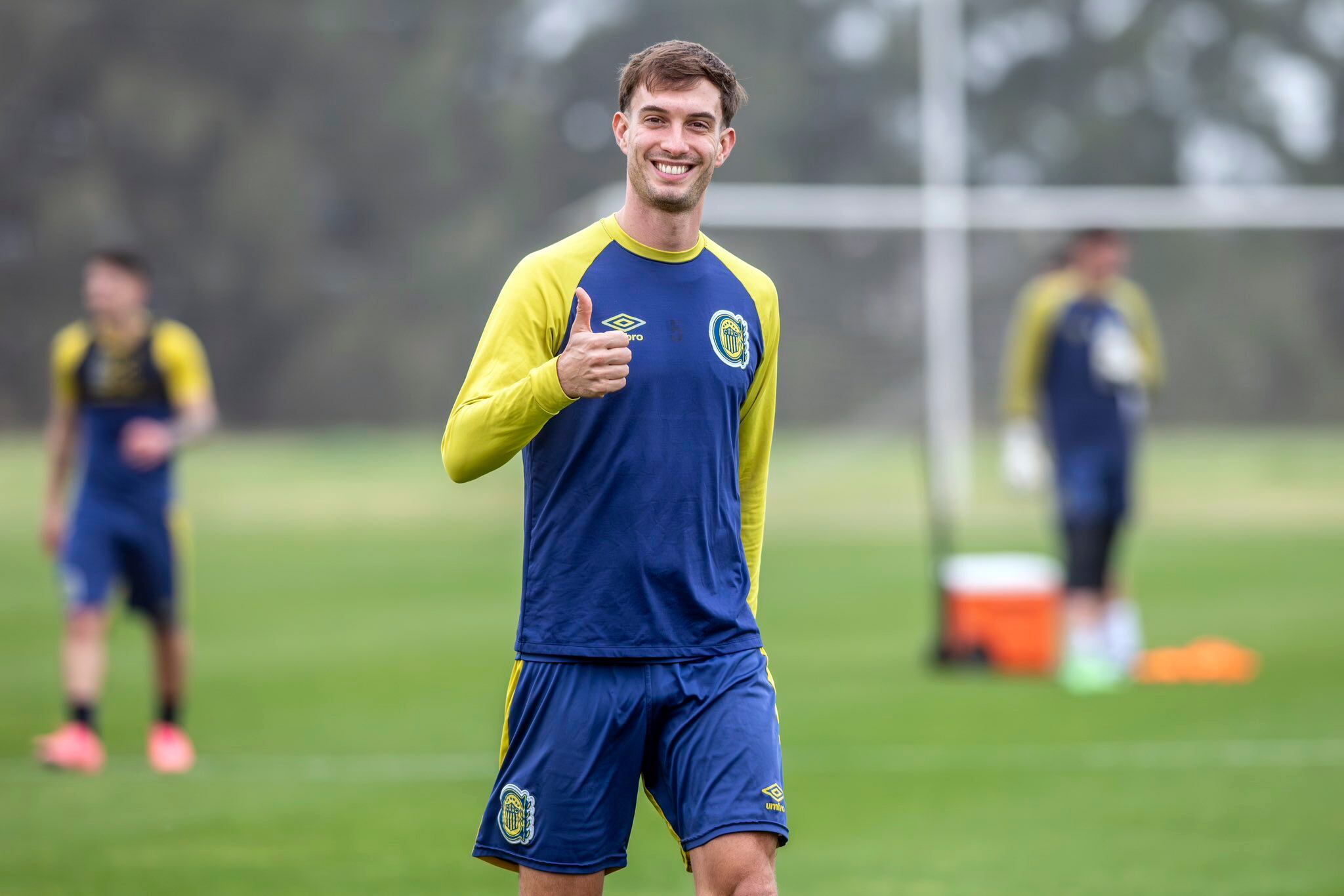 Komar entra por Mallo.