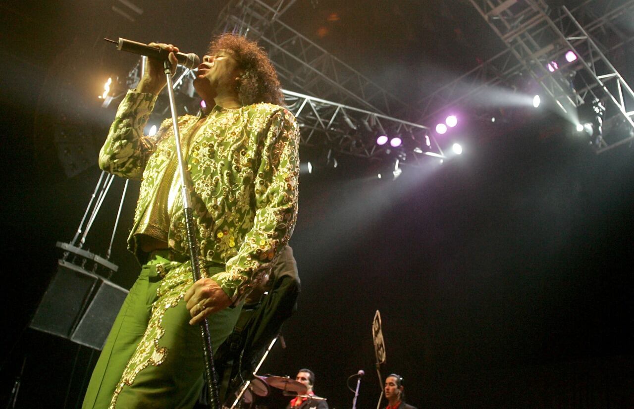 La Mona Jiménez arregló retiros en su staff, al que tiene en blanco.