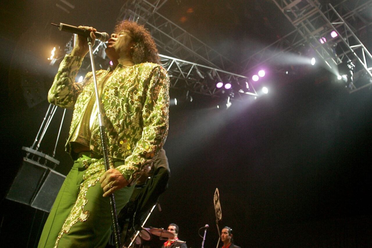 La Mona Jiménez arregló retiros en su staff, al que tiene en blanco.