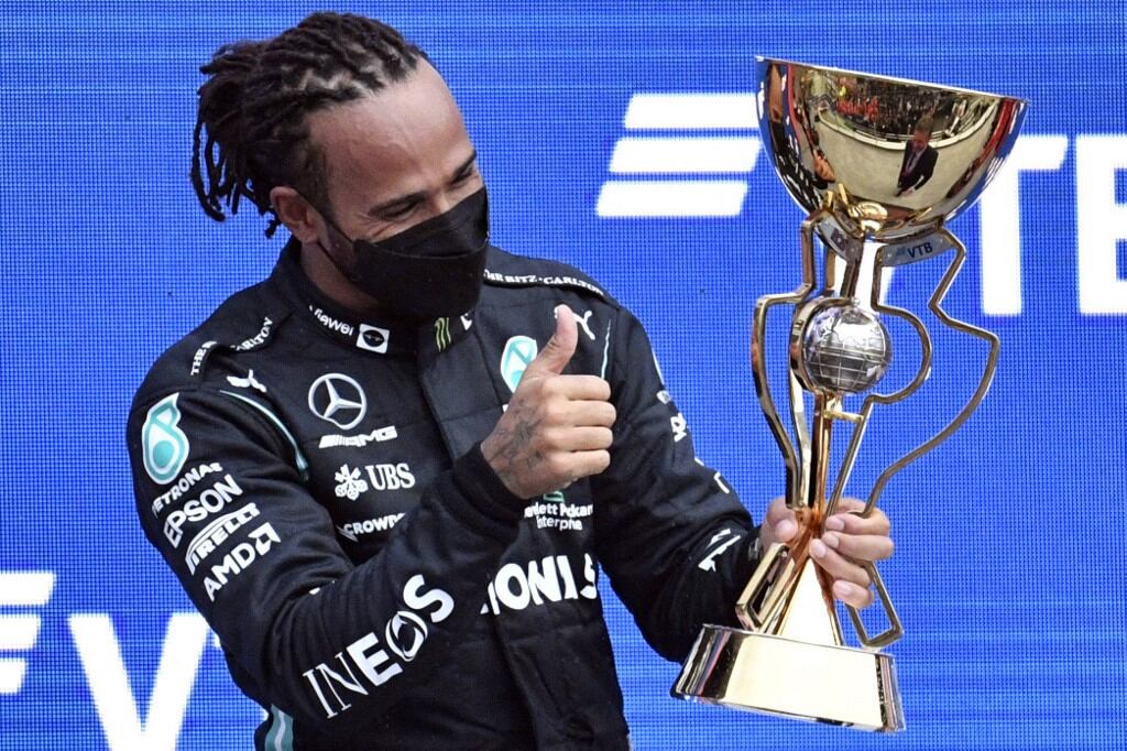 Hamilton celebra su victoria en el Gran Premio de Rusia
