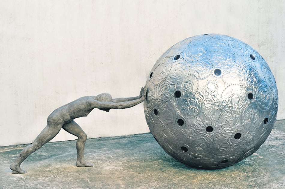 Sísifa, cemento y aluminio s/madera, 2017.