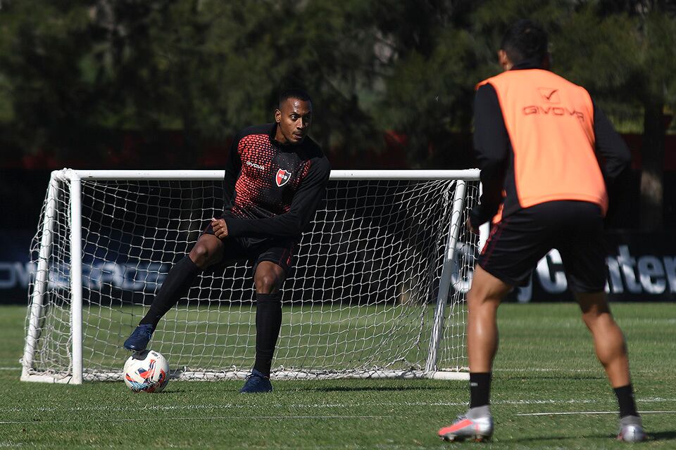 Ditta, un jugador desequilibrante que viene de hacer un golazo.