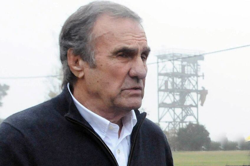 Carlos Alberto Reutemann volvió a ser internado este domingo por un cuadro de anemia.