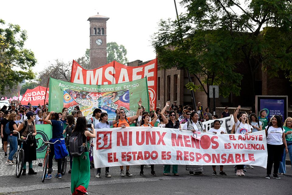 La cabecera de la marcha  con un mensaje elocuente.
