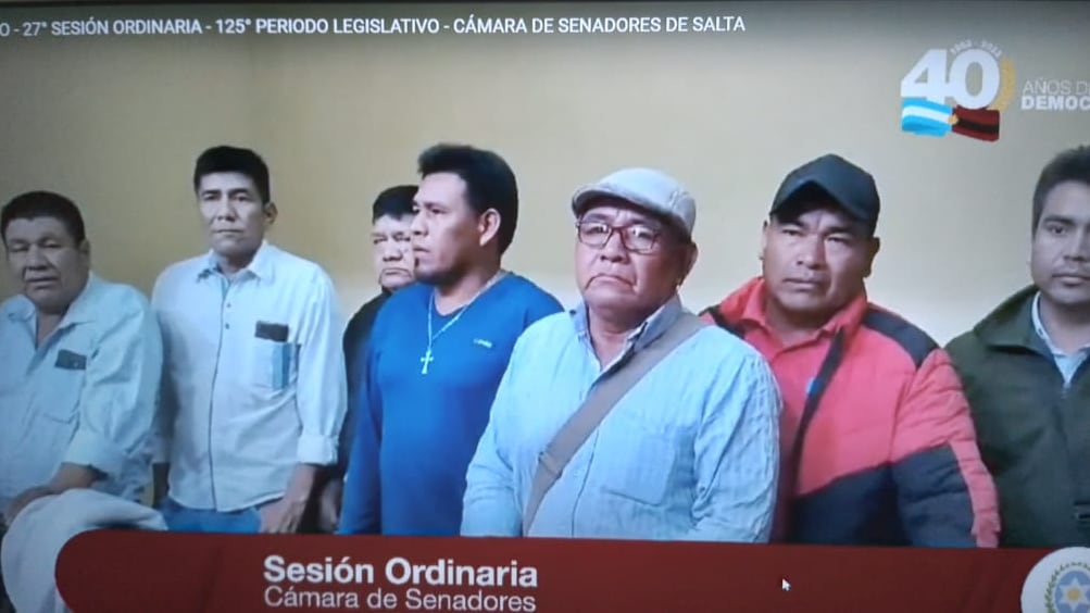 Caciques de Santa Victoria Este, en la última sesión del Senado. 