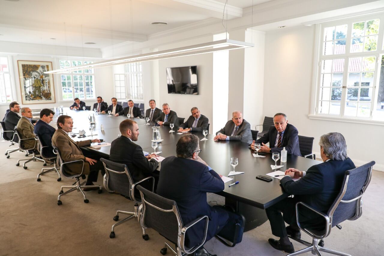 Reunión con grandes empresarios: pedir pero no dar.