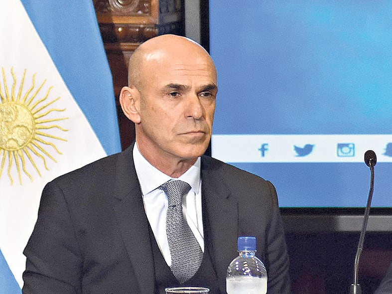 Gustavo Arribas sigue registrado en la AFA como intermediario activo en la venta de jugadores.