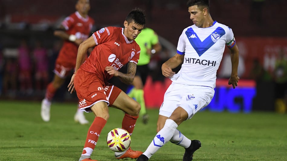 Huracán y Vélez disputaron en el Tomás Ducó un intenso partido que terminó 1-1.