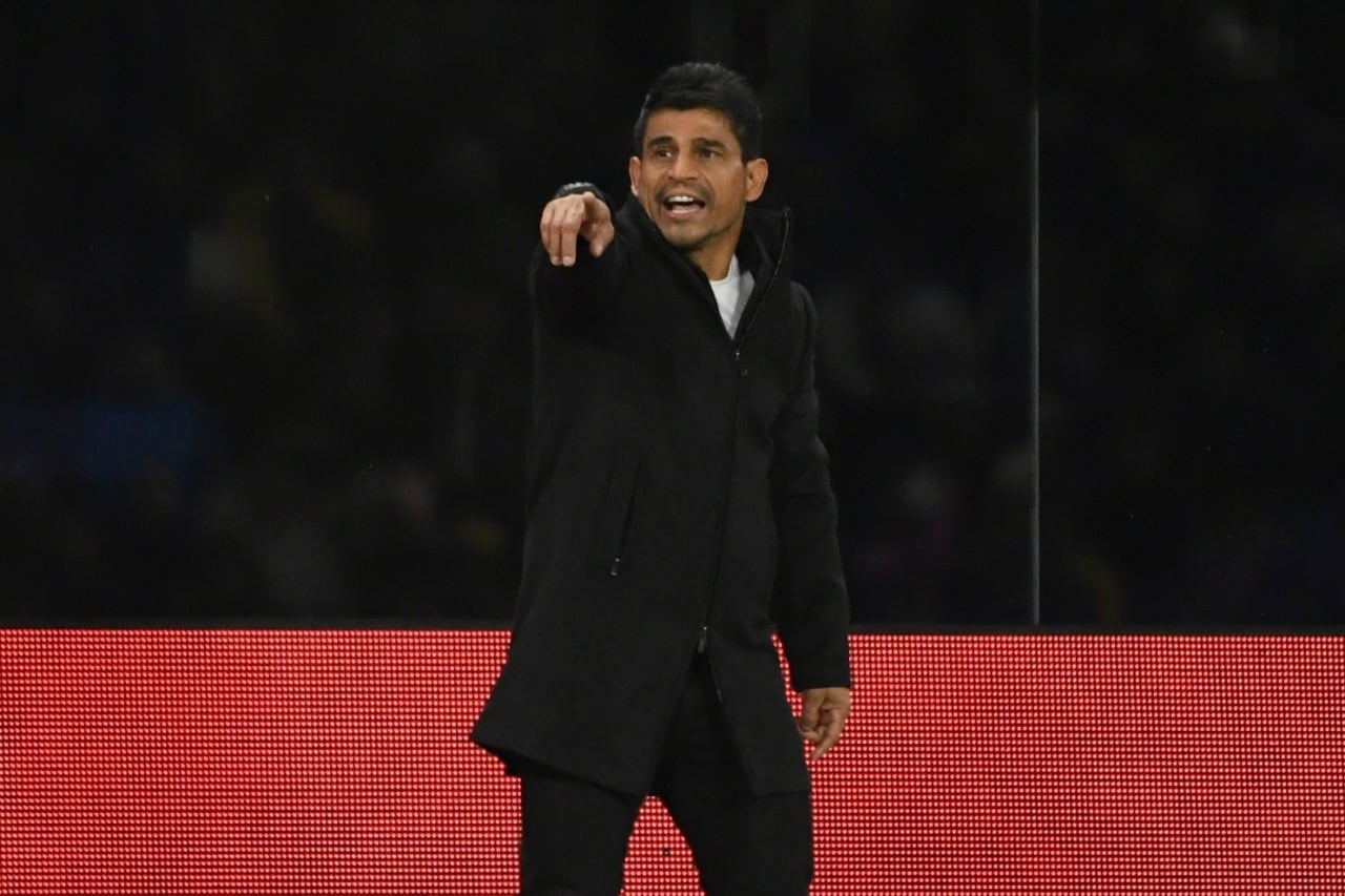 Ibarra tiene que rearmar la defensa para jugar en Rosario