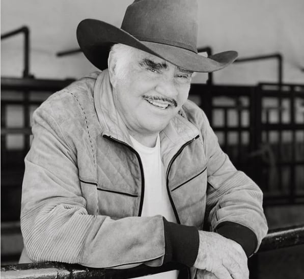 El cantante y actor mexicano Vicente Fernández, ídolo popular de las rancheras falleció este domingo a los 81 años.