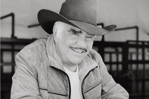 El cantante y actor mexicano Vicente Fernández, ídolo popular de las rancheras falleció este domingo a los 81 años.