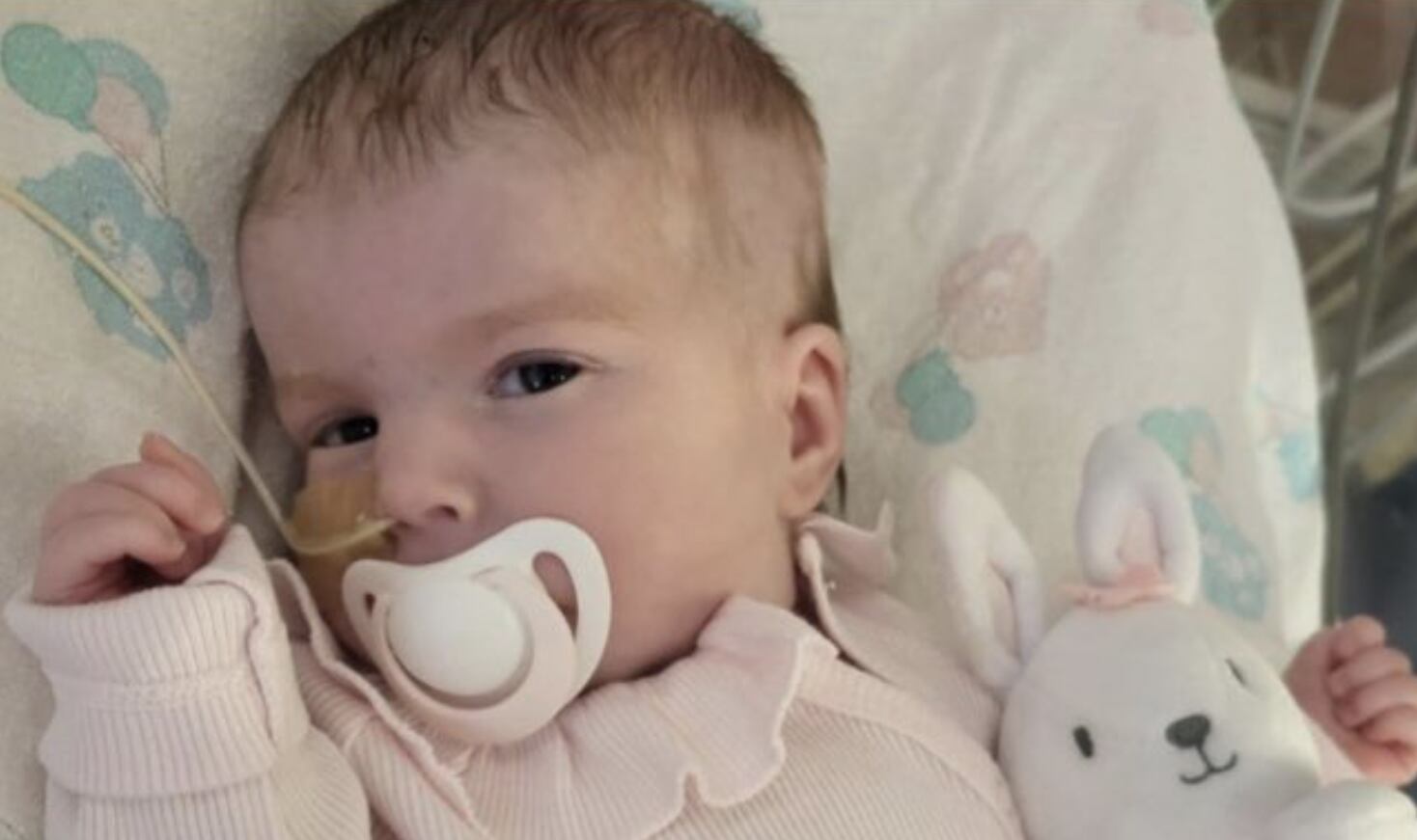 Indi Gregory murió este lunes tras ser desconectada por decisión de la justicia británica (Imagen: X @UniCatolicos_es)