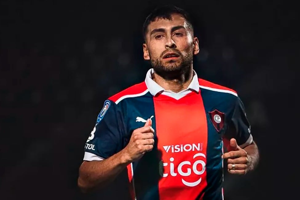 Pachi Carrizo con la casaca de Cerro Porteño.