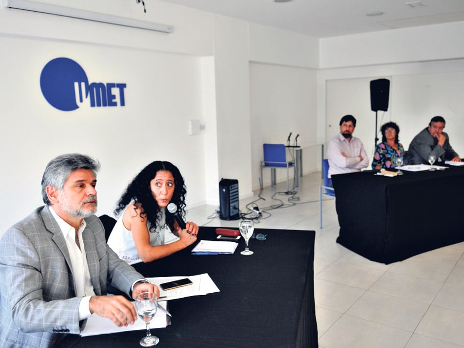 El panel fue organizado por la Facultad de Pedagogía de la UMET.