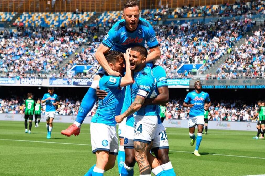 Todo Napoli celebra la goleada ante Sassuolo