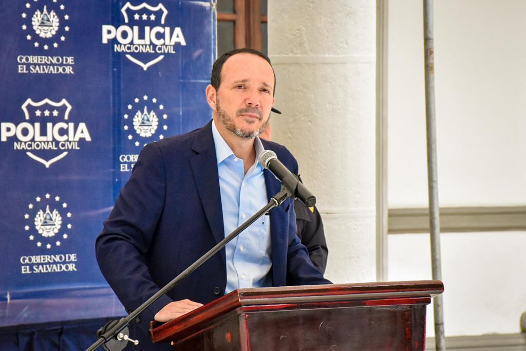 Ministro de Justicia y Seguridad, Gustavo Villatoro / Twitter Policía de El Salvador