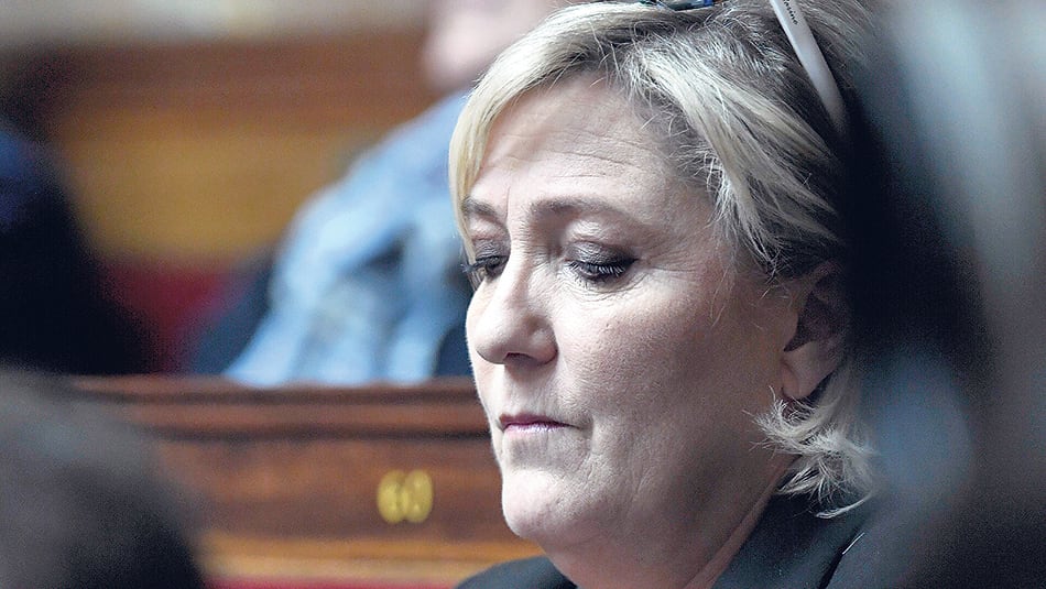 A Marine Le Pen le reprocharon la línea política que adoptó para enfrentar a Emmanuel Macron.