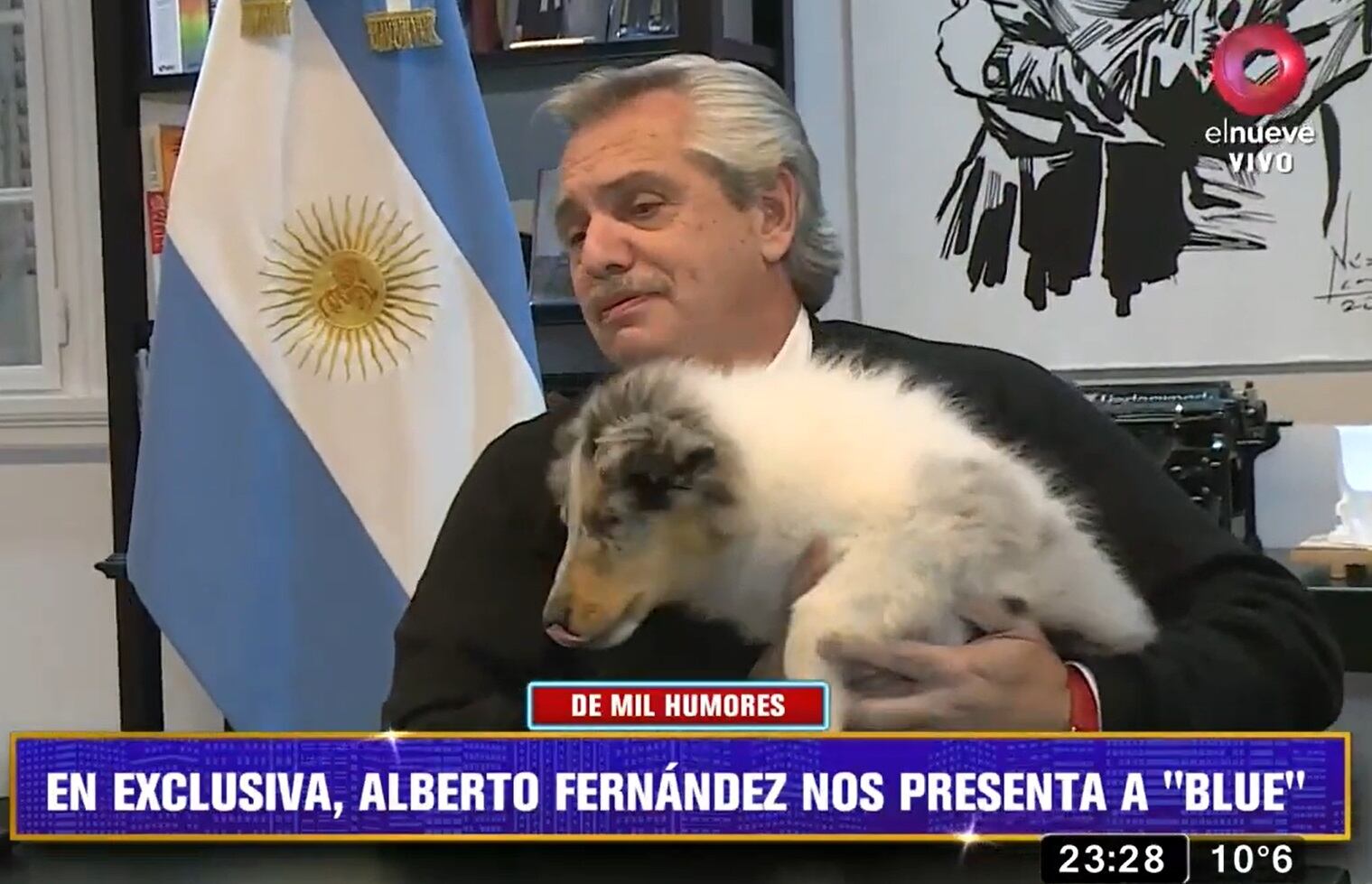 Alberto Fernández con su perro Blue.