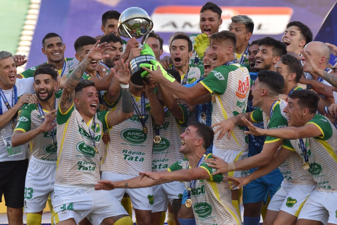 El merecido festejo de los jugadores de Defensa y Justicia.