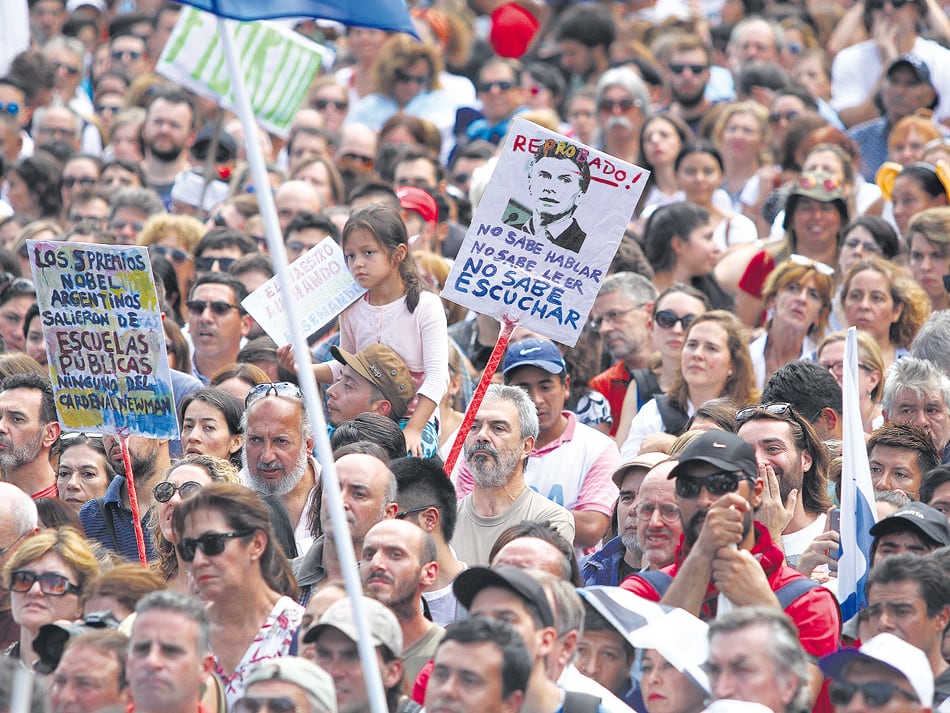 Los gremios docentes calcularon que la concentración sumó 400 mil personas.