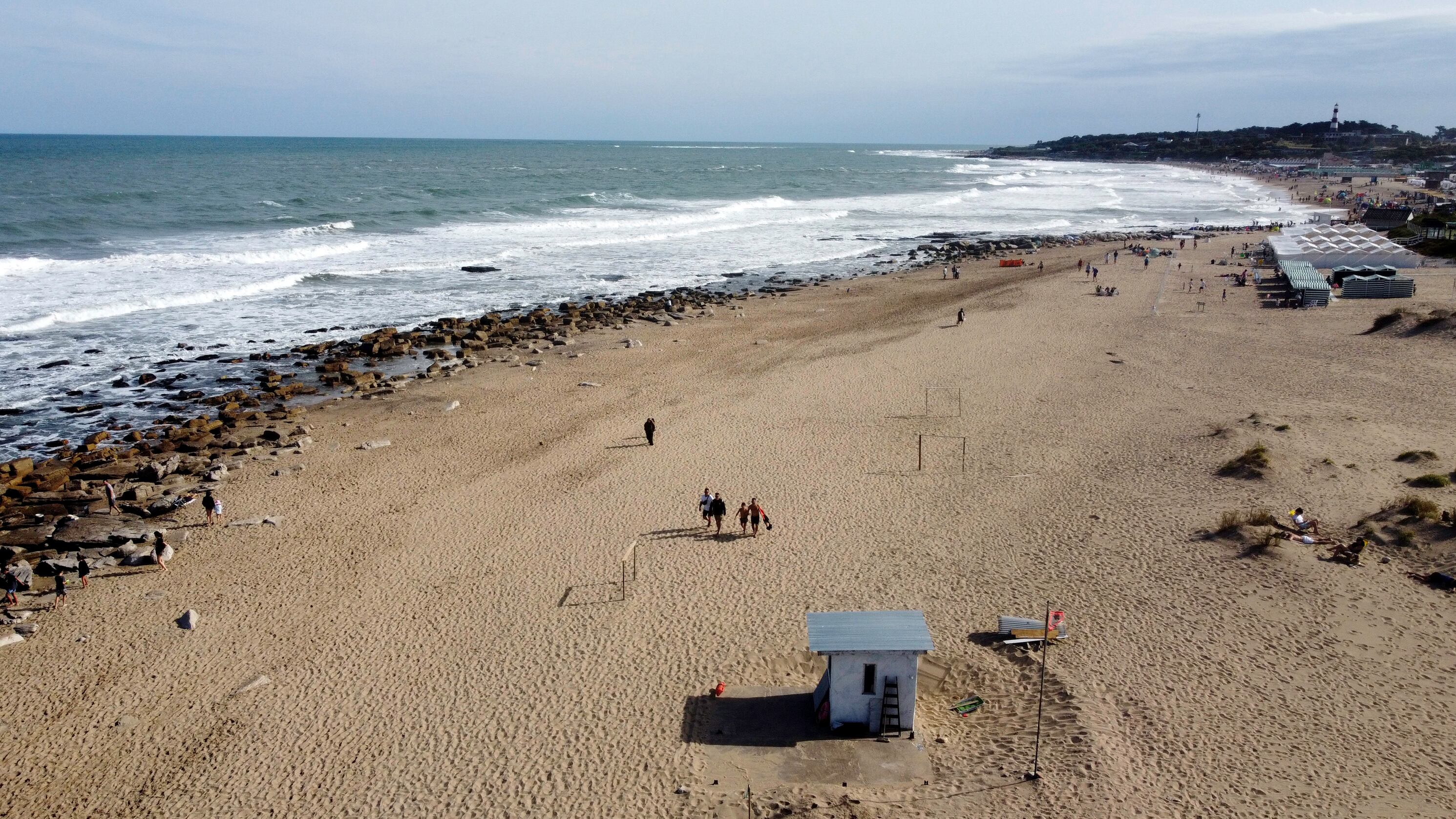 Las playas vacías, una postal de la temporada en la costa.