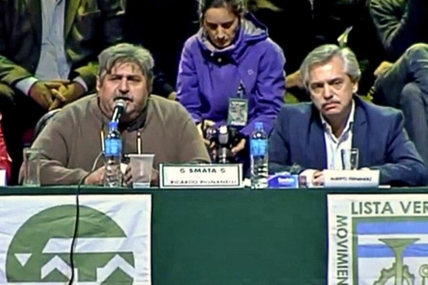 Alberto Fernández junto al titular de SMATA, Ricardo Pignanelli.