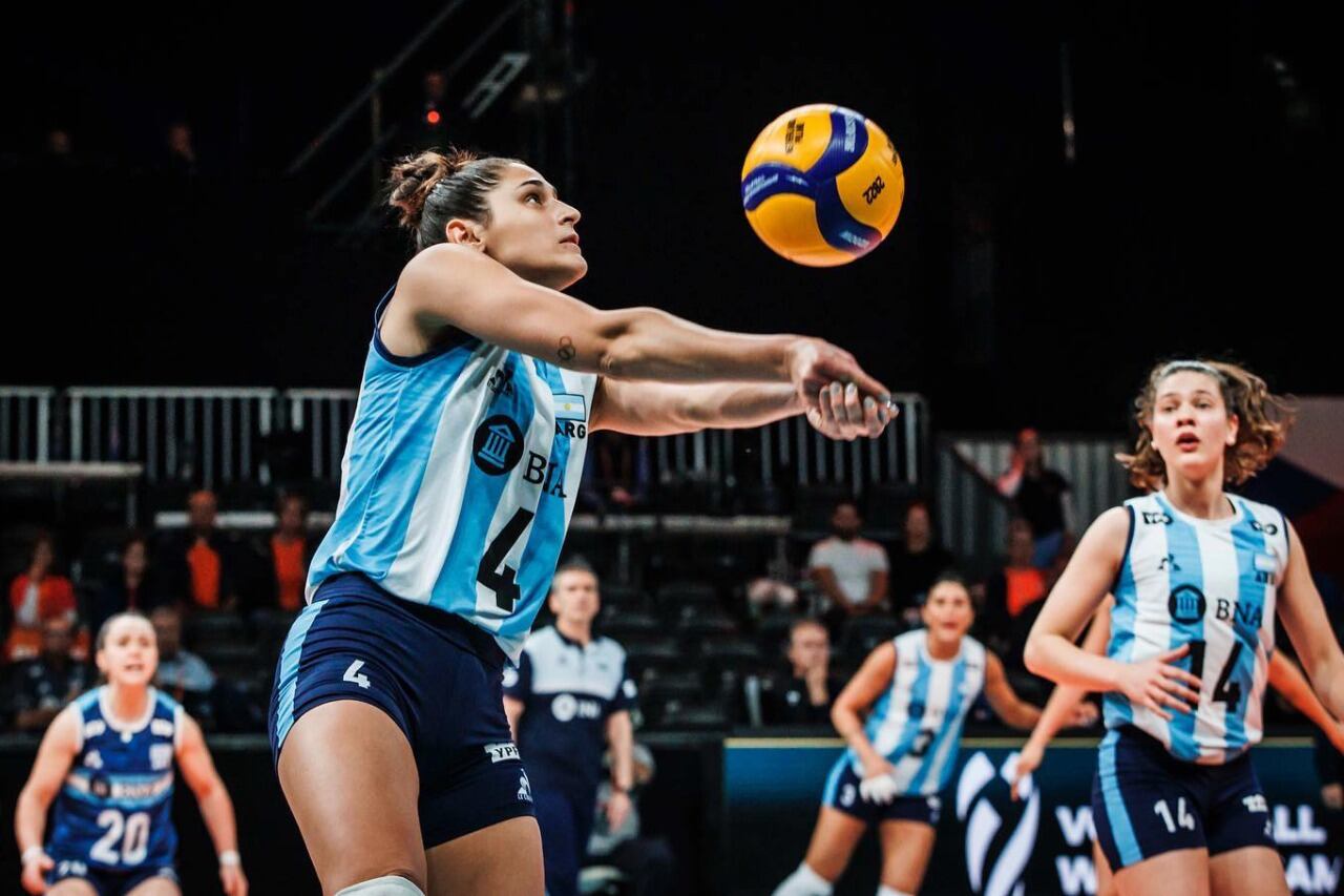 La profe Daniela Bulaich Simian arma juego durante la primera fase