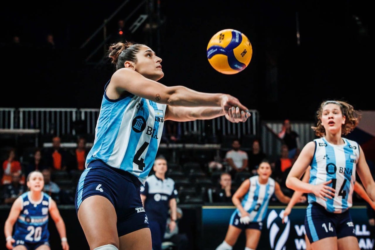 La profe Daniela Bulaich Simian arma juego durante la primera fase