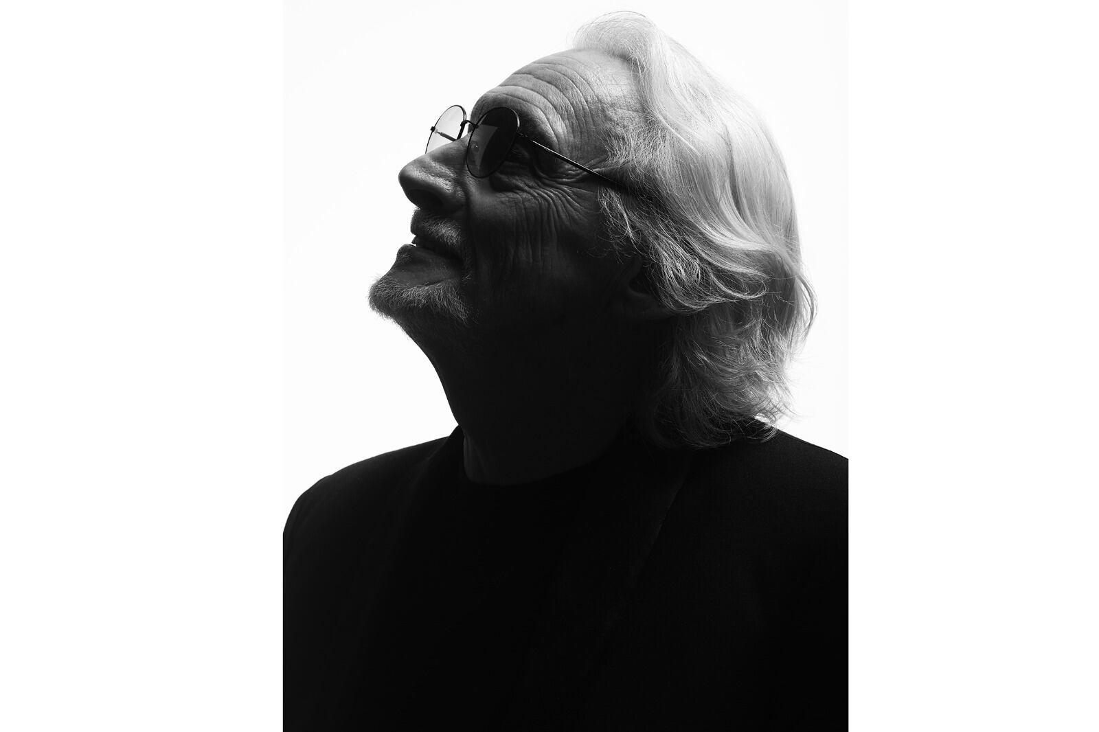 "Parece que está arraigando una buena costumbre, la de juntarse a escuchar un disco como hacíamos antes."