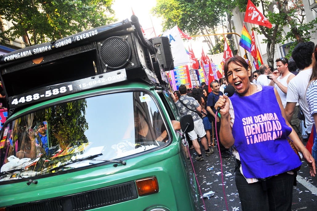 Lohana Berkins marchando en 2010