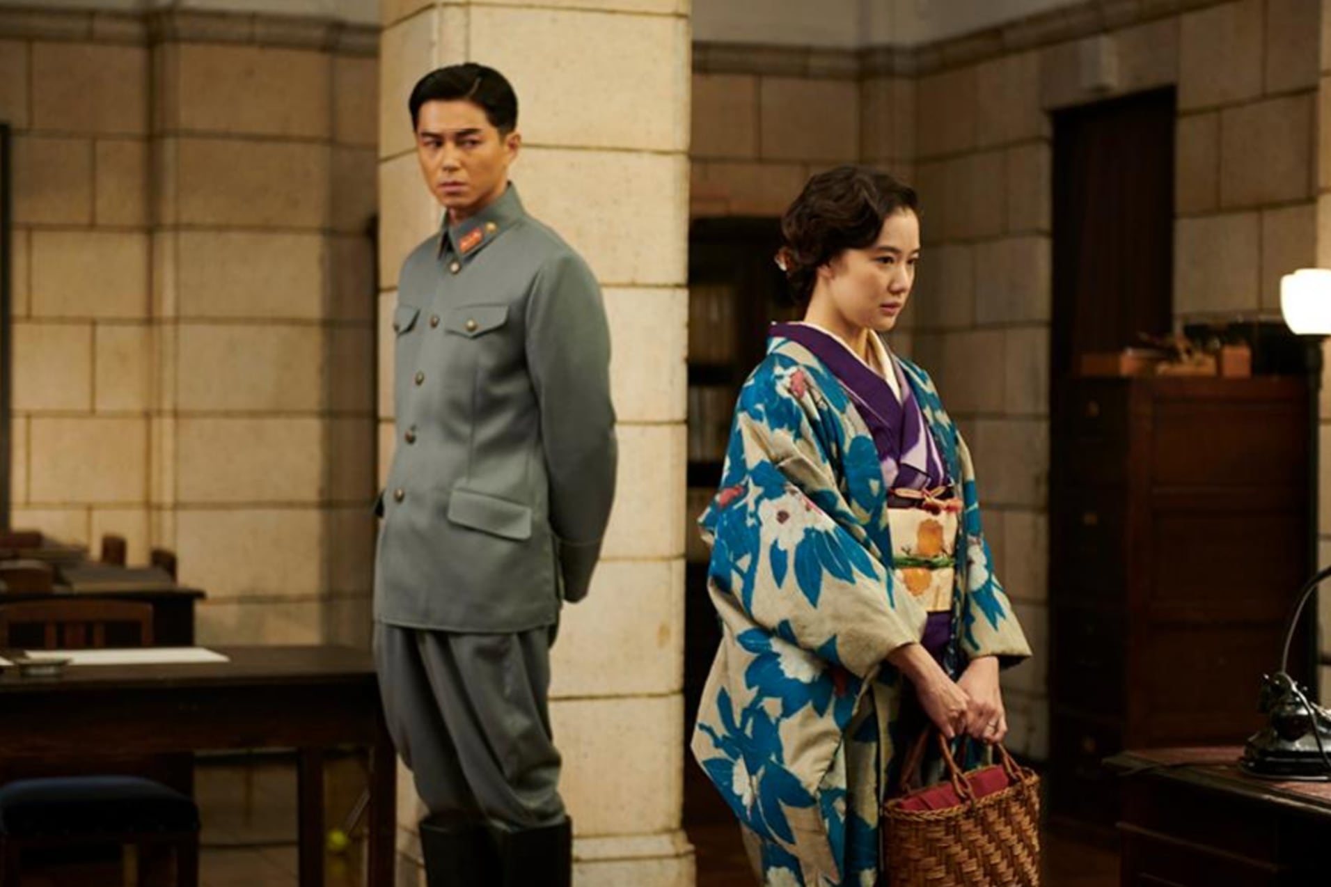 Algunos datos, como cierto documento secreto, no hacen más que acrecentar la sensación de que hay una mentira en juego.