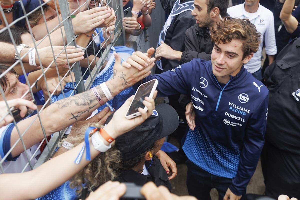 Colapinto le habló a sus fanáticos, que lo siguen desde sus carreras en Williams