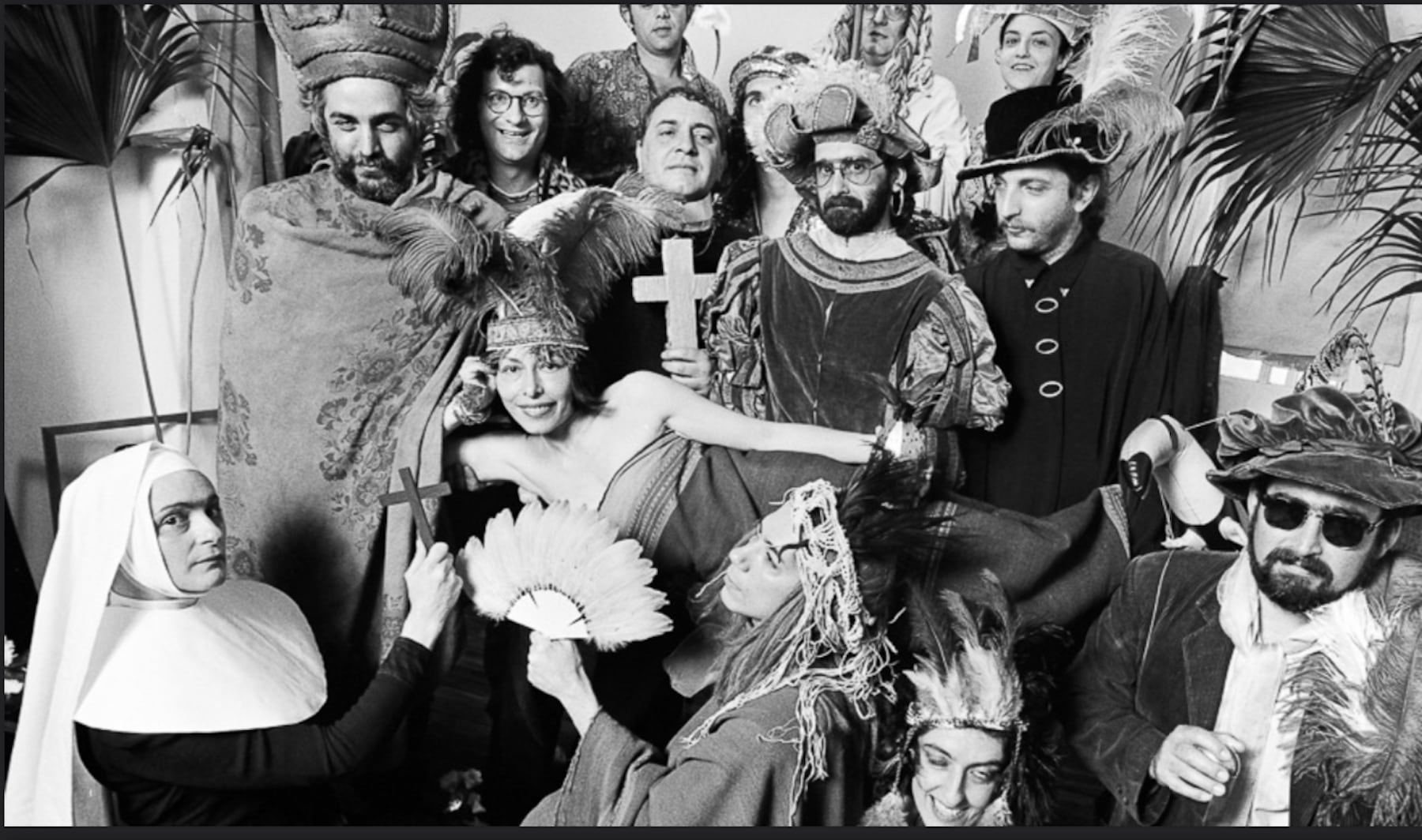 Foto de Marcos López y Res, 1991. En el centro, Bairon; debajo: Maresca, Páez, Schvartz y Astica. Arriba: Stupía, Pierri, Renzi, García, Abecasis. (semi cortados) Pombo, Gumier y Govea. Abajo: otra imagen de la misma serie.