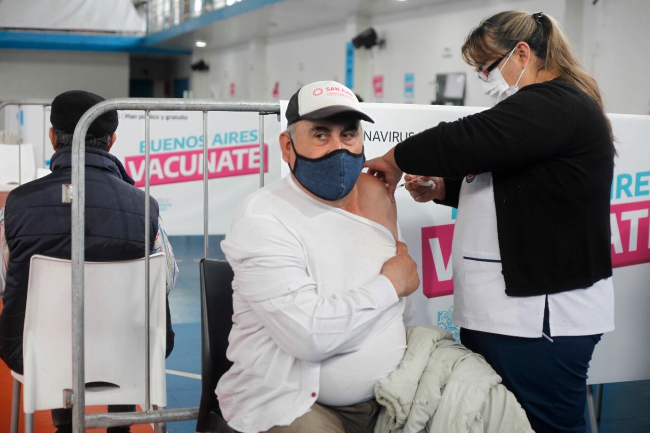 Más del 35 por ciento de los argentinos ya recibieron la primera dosis de la vacuna anti covid.